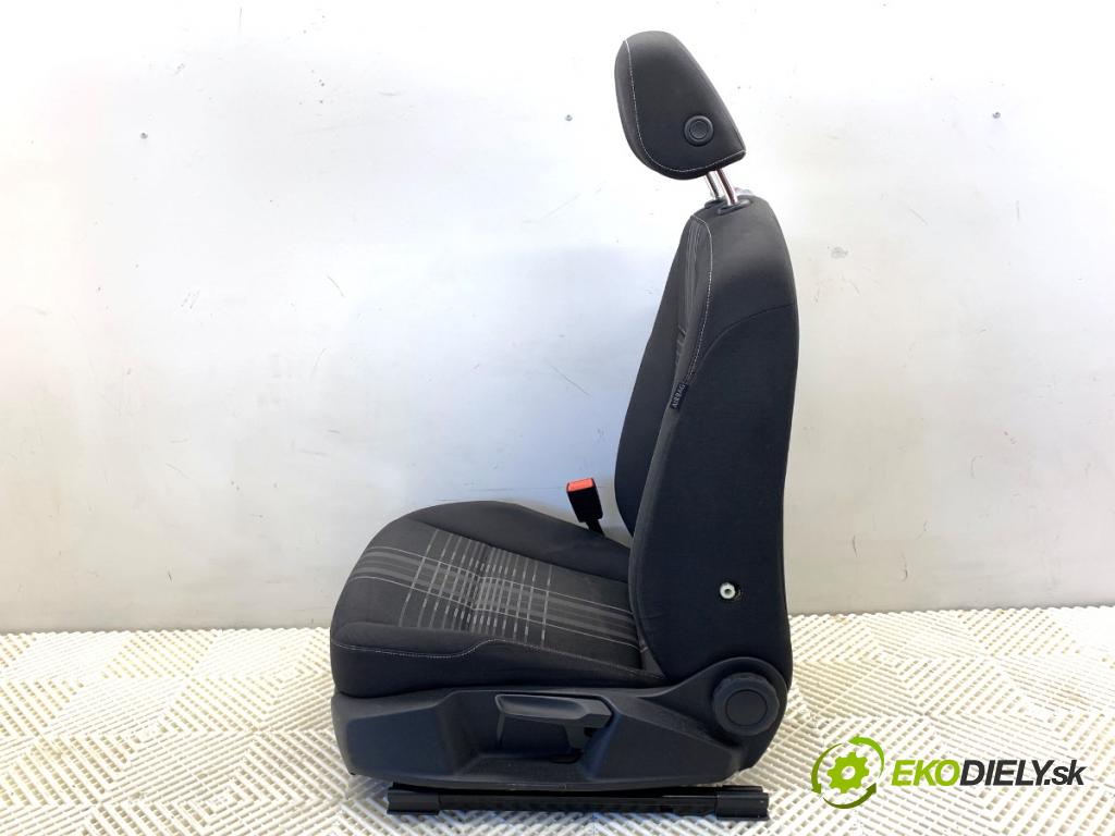 VW GOLF VII Kombi 2015 110 kW 2.0 TDI 1968 Sedadlo ľavy predný