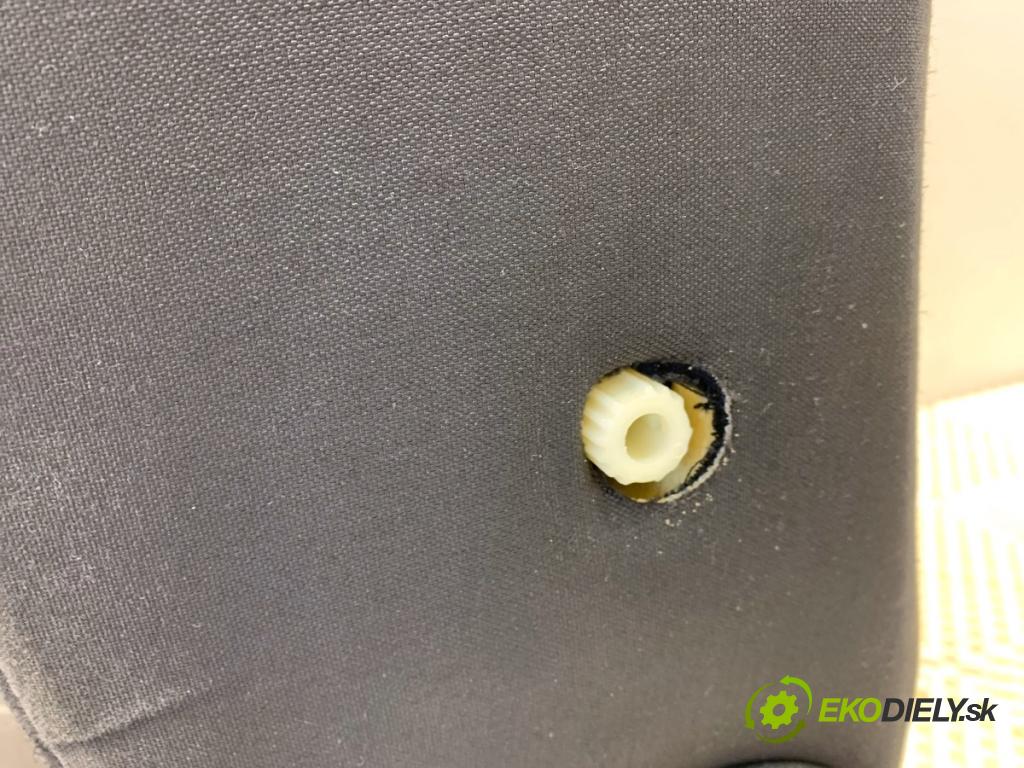 VW GOLF VII Kombi 2015 110 kW 2.0 TDI 1968 Sedadlo ľavy predný