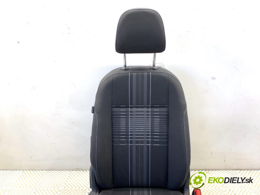 VW GOLF VII Kombi 2015 110 kW 2.0 TDI 1968 Sedadlo pravy predný