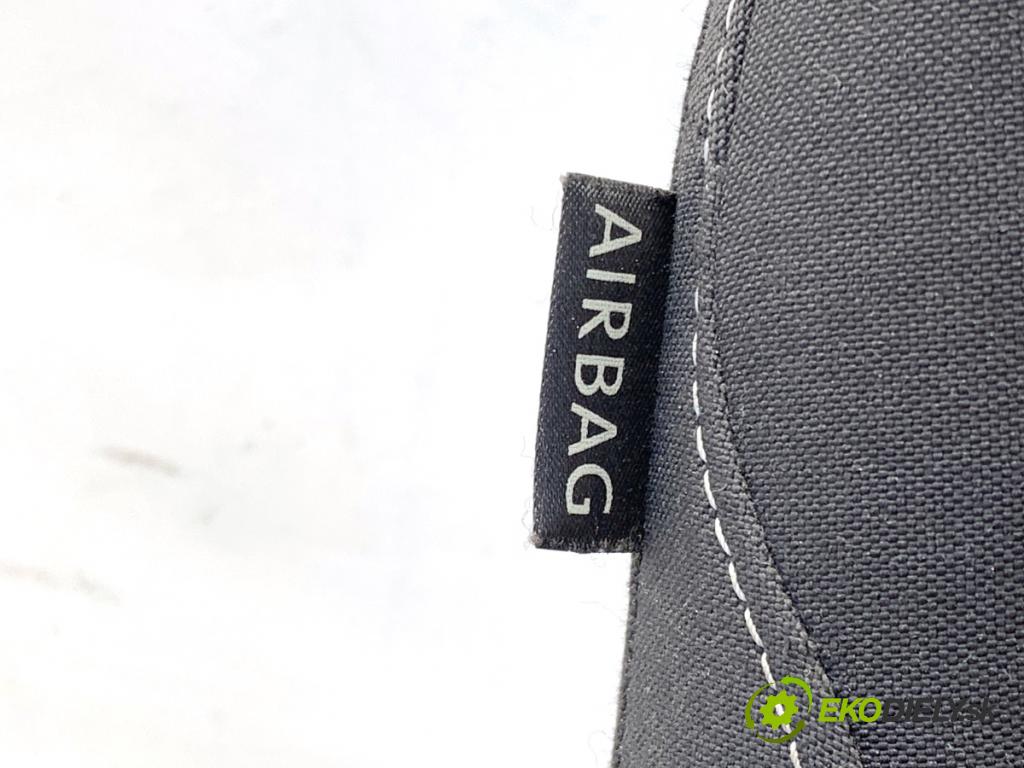 VW GOLF VII Kombi 2015 110 kW 2.0 TDI 1968 Sedadlo pravy predný