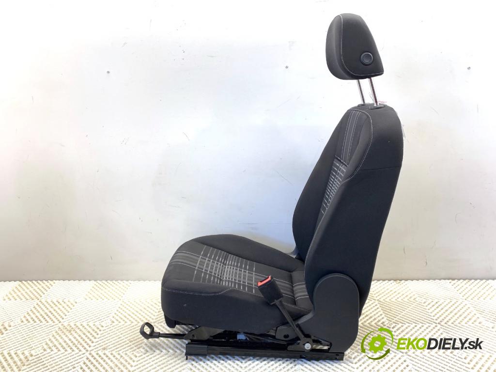 VW GOLF VII Kombi 2015 110 kW 2.0 TDI 1968 Sedadlo pravy predný