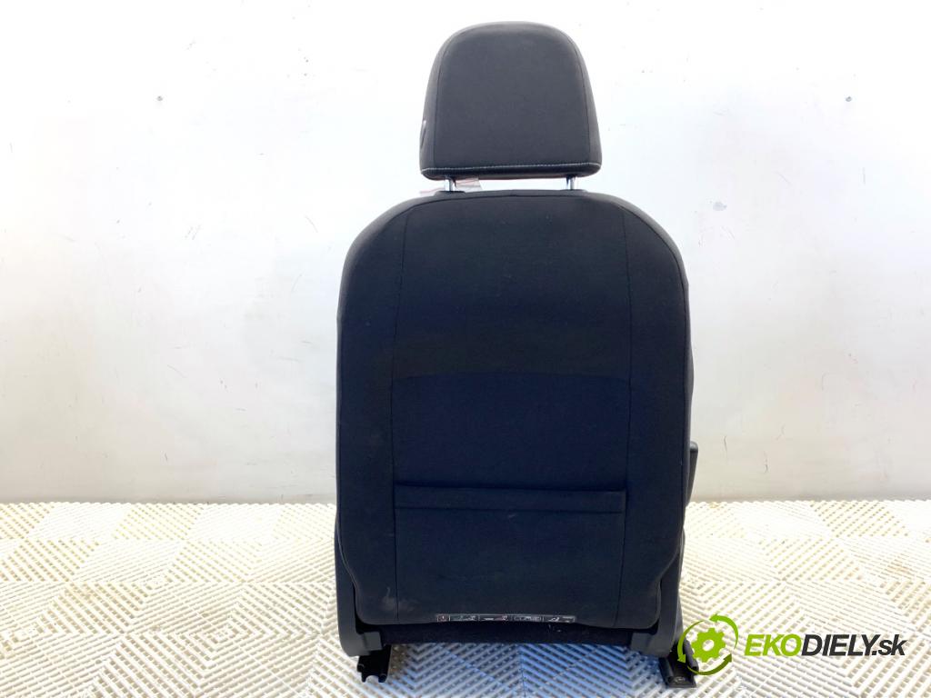 VW GOLF VII Kombi 2015 110 kW 2.0 TDI 1968 Sedadlo pravy predný
