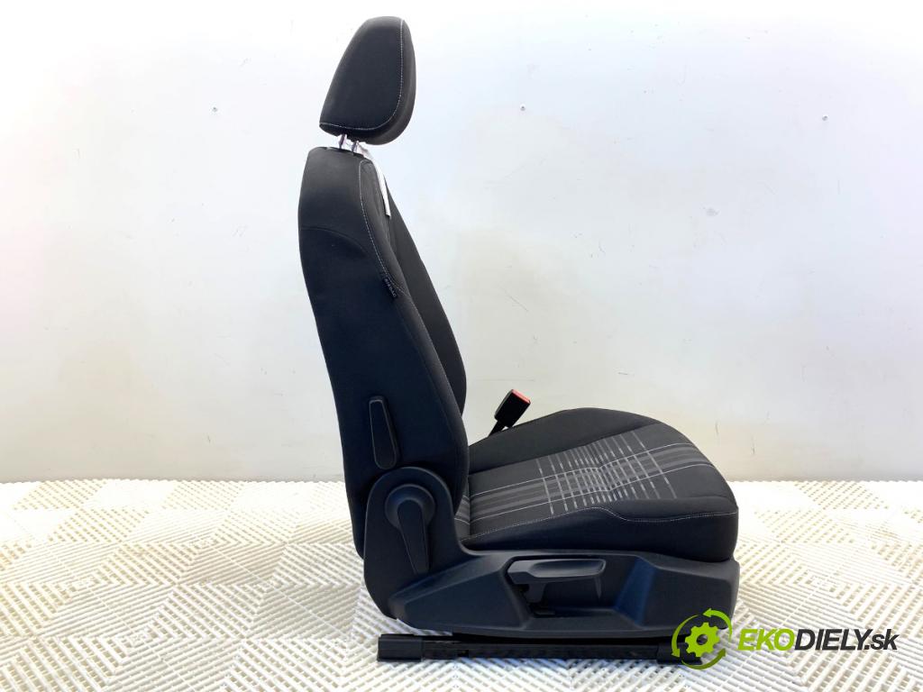 VW GOLF VII Kombi 2015 110 kW 2.0 TDI 1968 Sedadlo pravy predný