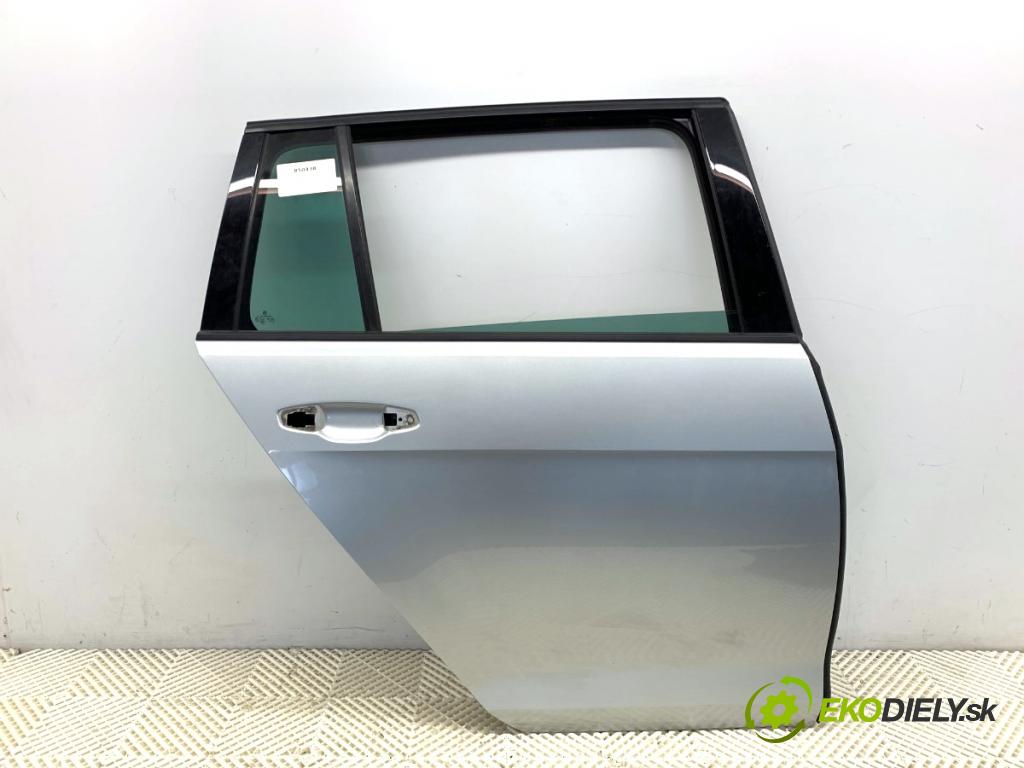 VW GOLF VII Kombi 2015 110 kW 2.0 TDI 1968 Dvere pravy zad 