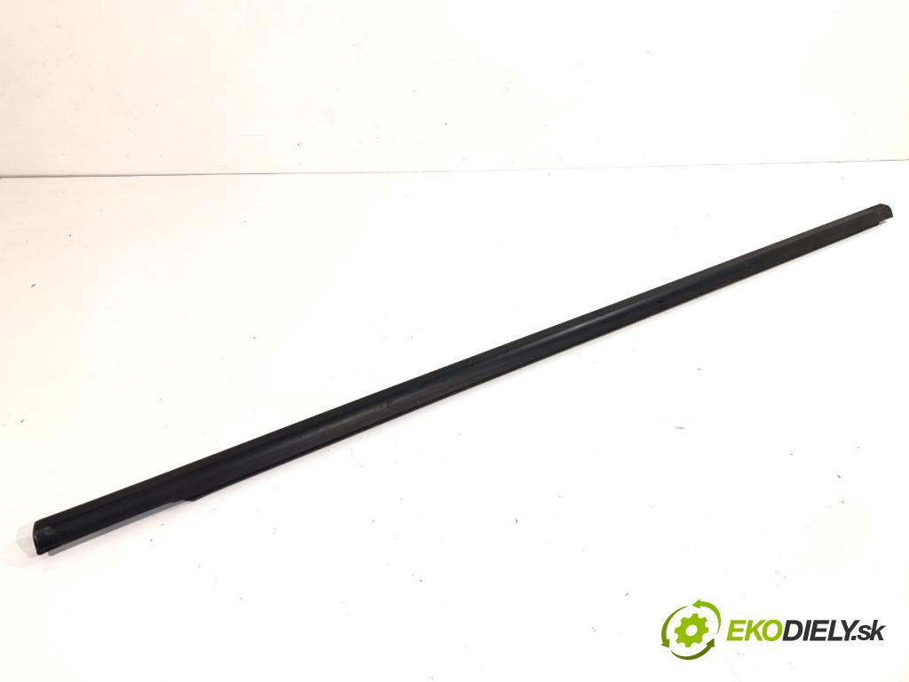 VW GOLF VII Kombi 2015 110 kW 2.0 TDI 1968 lišta Sbírání: přední část levý 