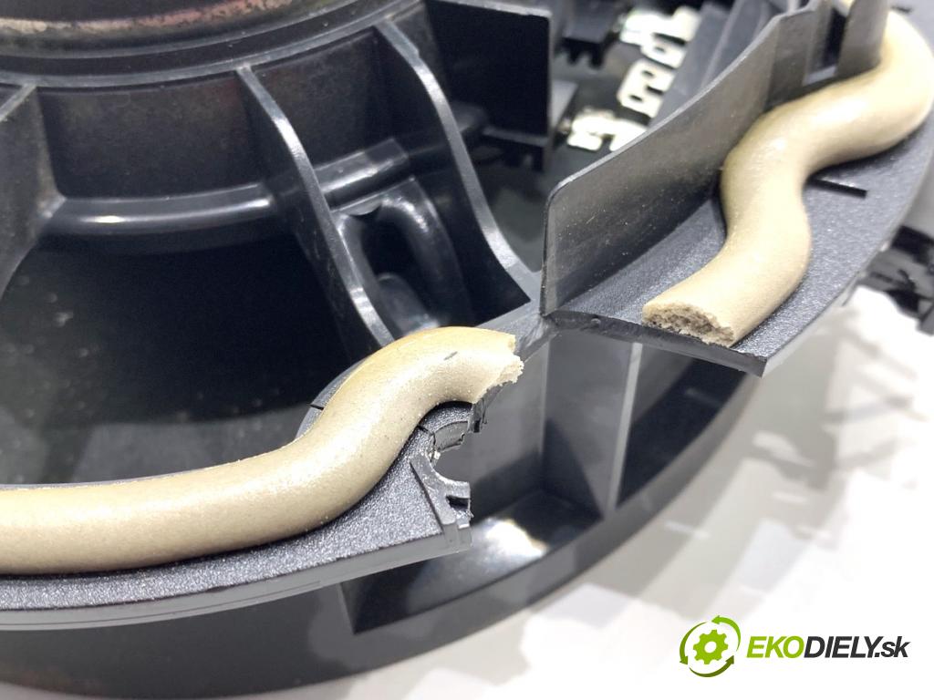 VW GOLF VII Kombi 2015 110 kW 2.0 TDI 1968 reproduktor Dvere zad ľavy 5G0035453G