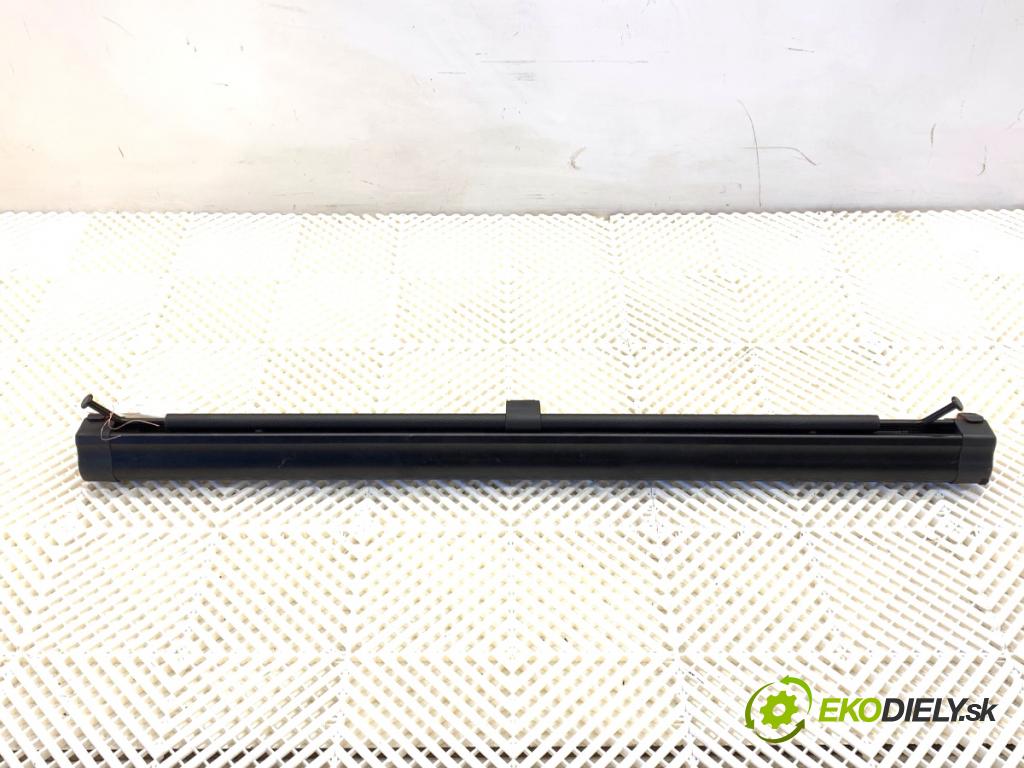 VW GOLF VII Kombi 2015 110 kW 2.0 TDI 1968 Roleta sieťka 5G9861691B (Interiér ostatné)