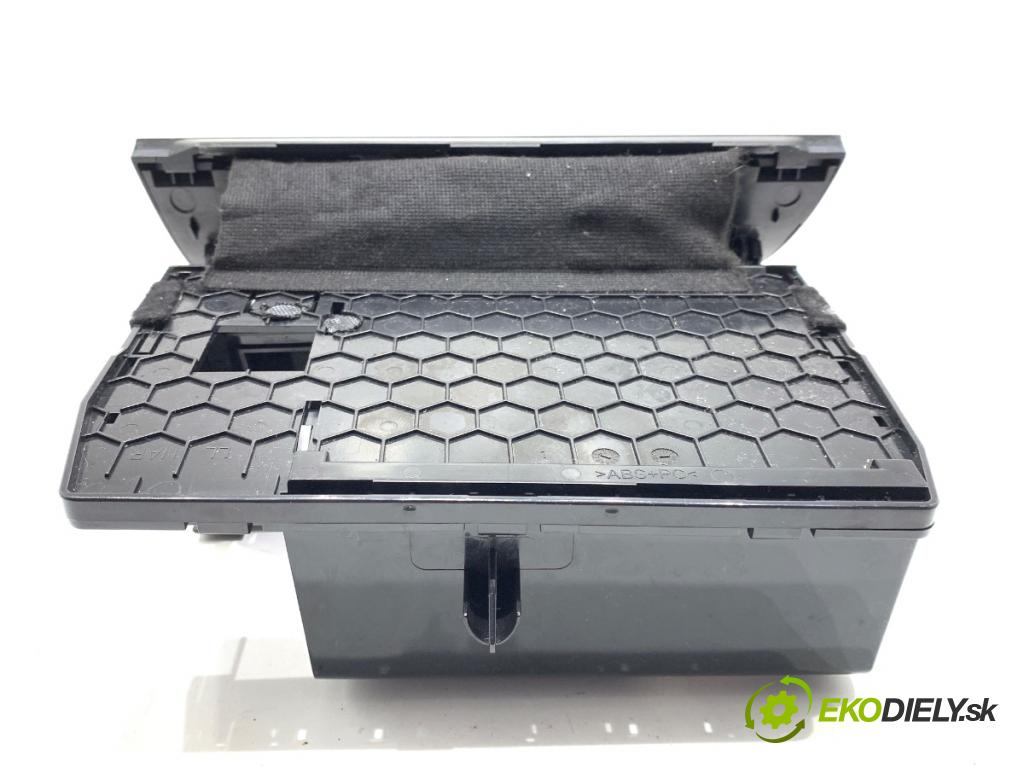 VW GOLF VII Kombi 2015 110 kW 2.0 TDI 1968 popelník 5G1863391