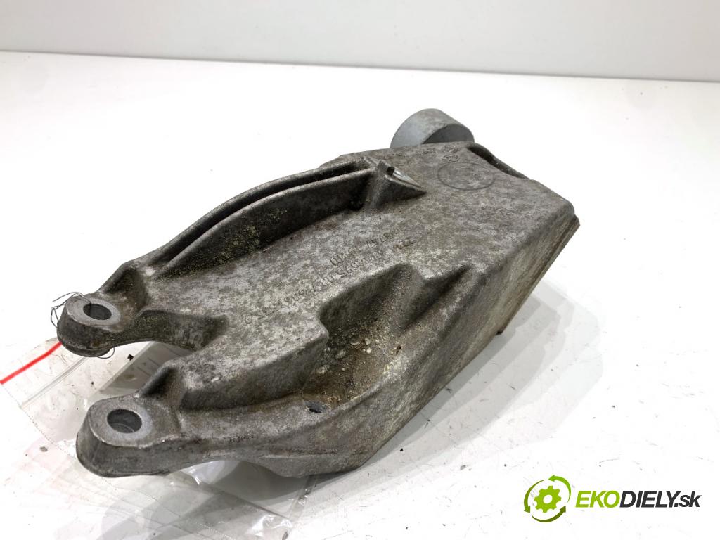 BMW G30 sedan 2022 140 kW 520 d xDrive 1995 držák motora 6864595