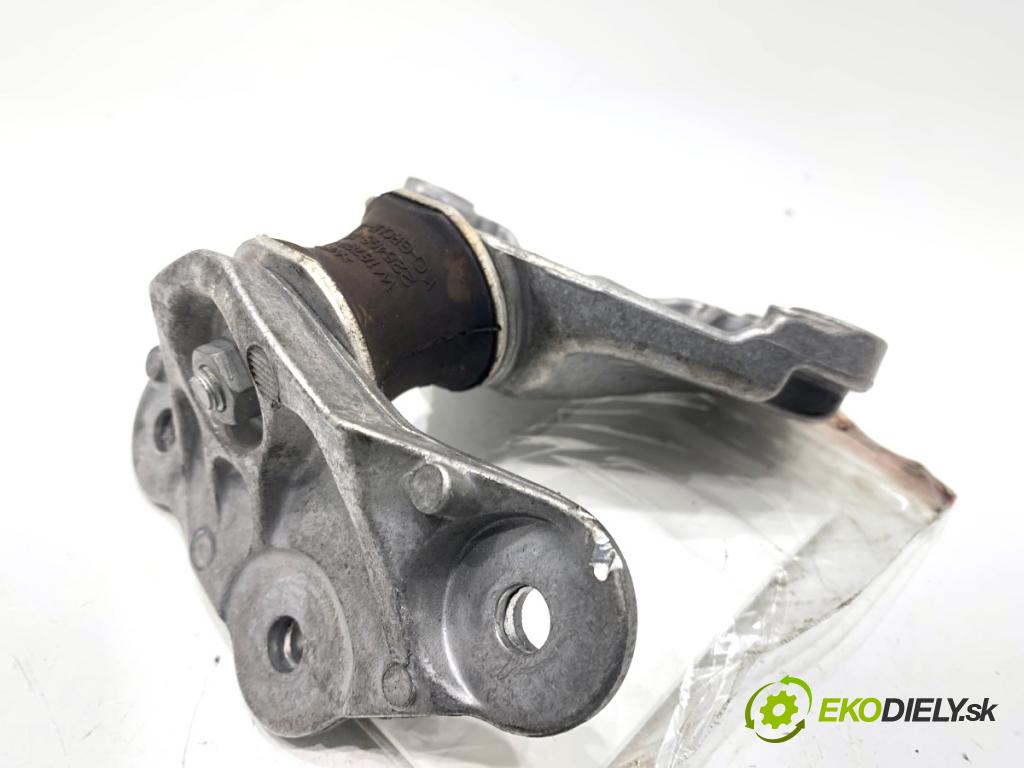 BMW G30 sedan 2022 140 kW 520 d xDrive 1995 držák převodovky 6861570