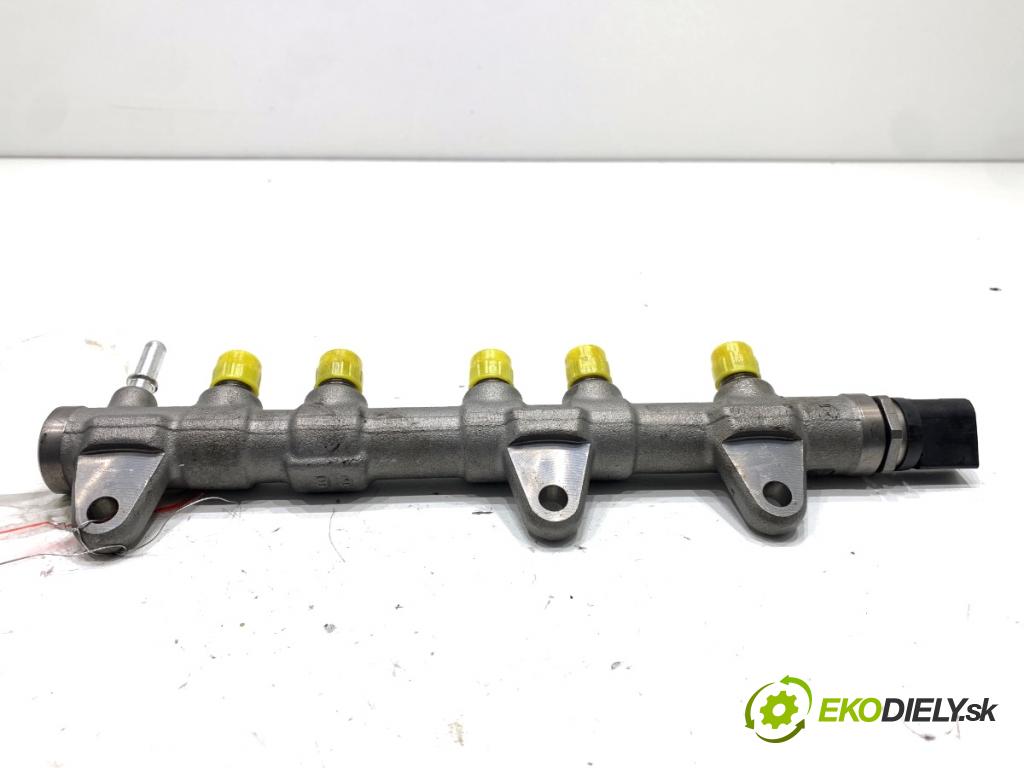 BMW G30 sedan 2022 140 kW 520 d xDrive 1995 lišta vstřikovací 8579240 (Vstřikovací lišta)