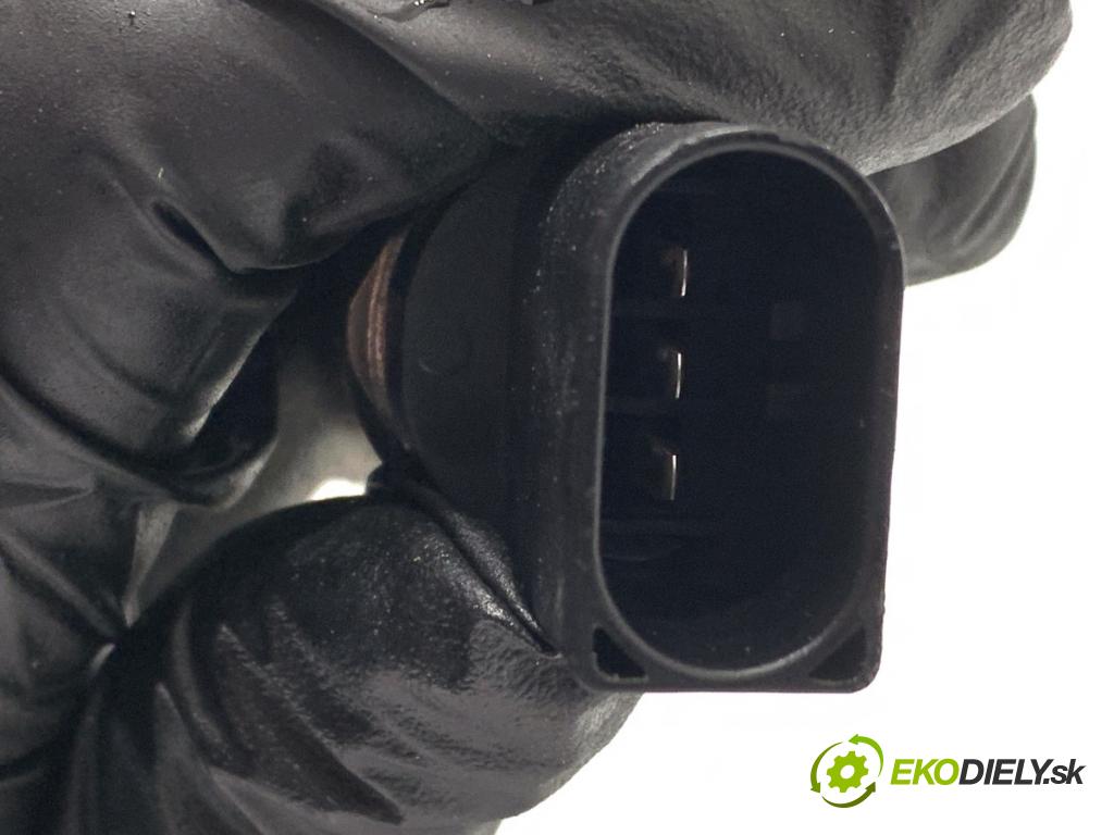 BMW G30 sedan 2022 140 kW 520 d xDrive 1995 lišta vstřikovací 8579240 (Vstřikovací lišta)