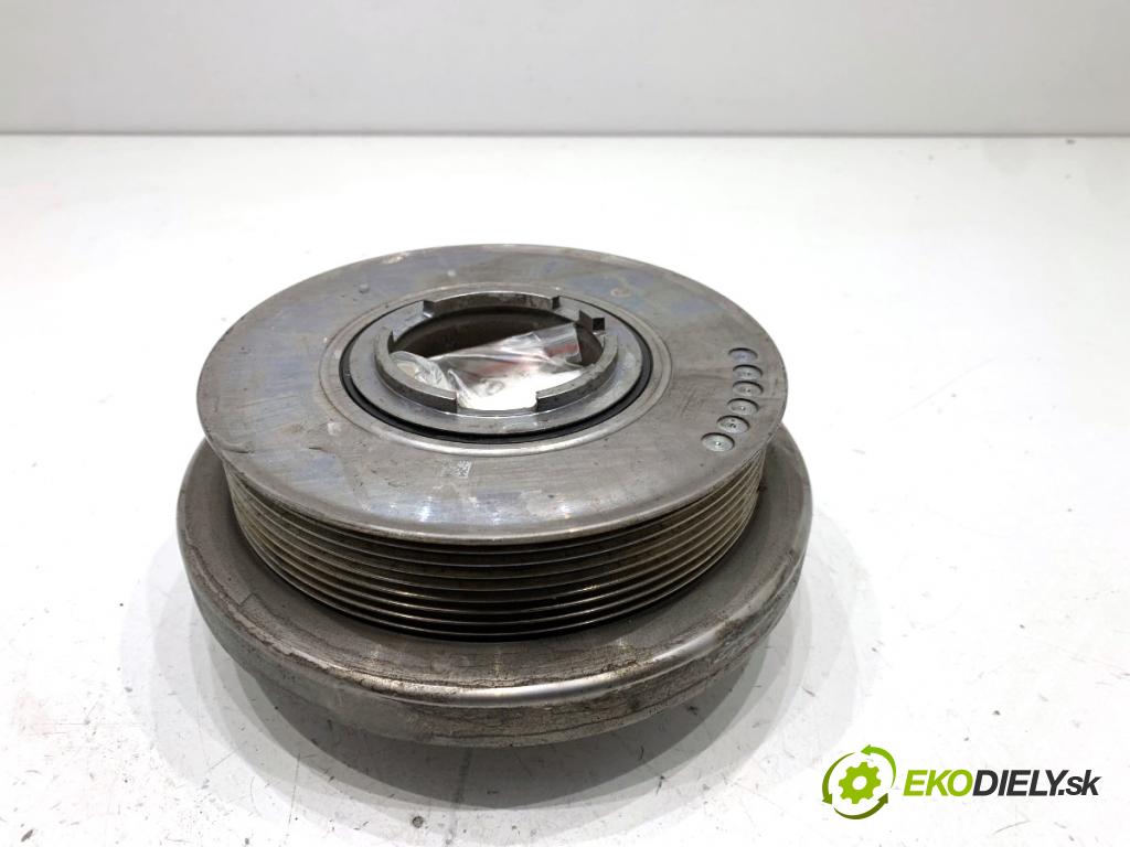 BMW G30 sedan 2022 140 kW 520 d xDrive 1995 koleso kolesová hriadeľa 9888452 (Remenica)