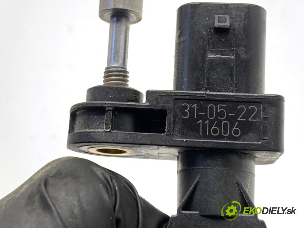BMW G30 sedan 2022 140 kW 520 d xDrive 1995 snímač pozice hřídele klikového 7806782 (Snímač polohy klikového hřídele)