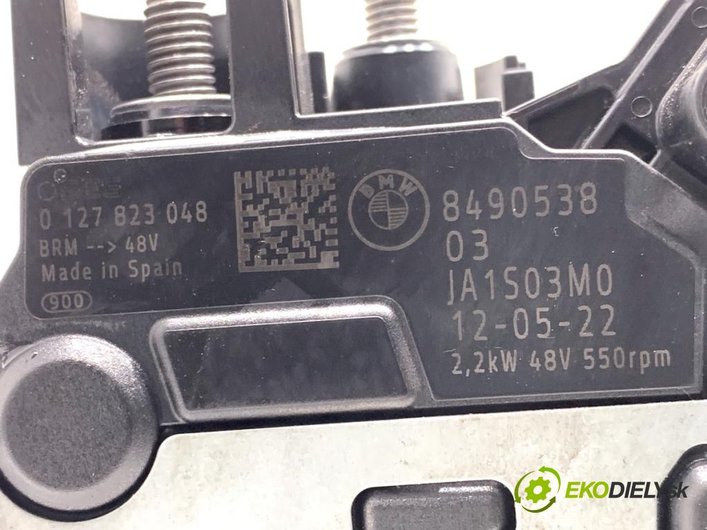 BMW G30 sedan 2022 140 kW 520 d xDrive 1995 Alternátor 8490538 (Alternátor)