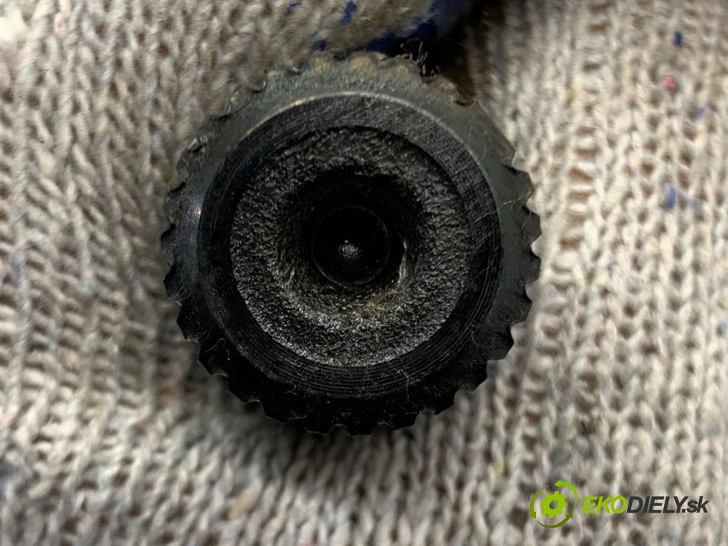 BMW G30 sedan 2022 140 kW 520 d xDrive 1995 Kardaň, hriadeľ hnací predný 9452673