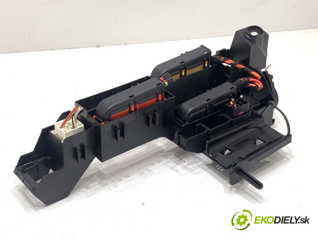 AUDI A5 F5 coupe 2017 140 kW 2.0 TDI 1968 skříňka poistková 8W0971845AH (Pojistková skříňka)