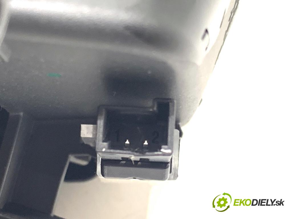 AUDI A5 F5 coupe 2017 140 kW 2.0 TDI 1968 Kľučka vnútorná pravy zad 8W0839020A