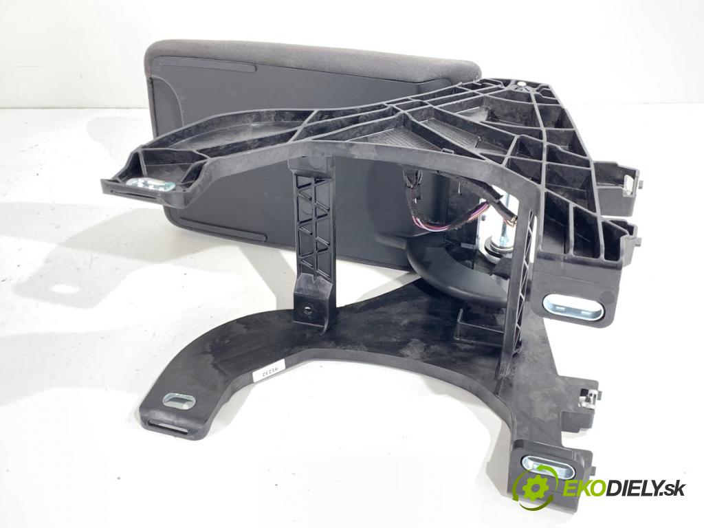 AUDI A5 F5 coupe 2017 140 kW 2.0 TDI 1968 loketní opěrka 8W0864283 (Loketní opěrka)