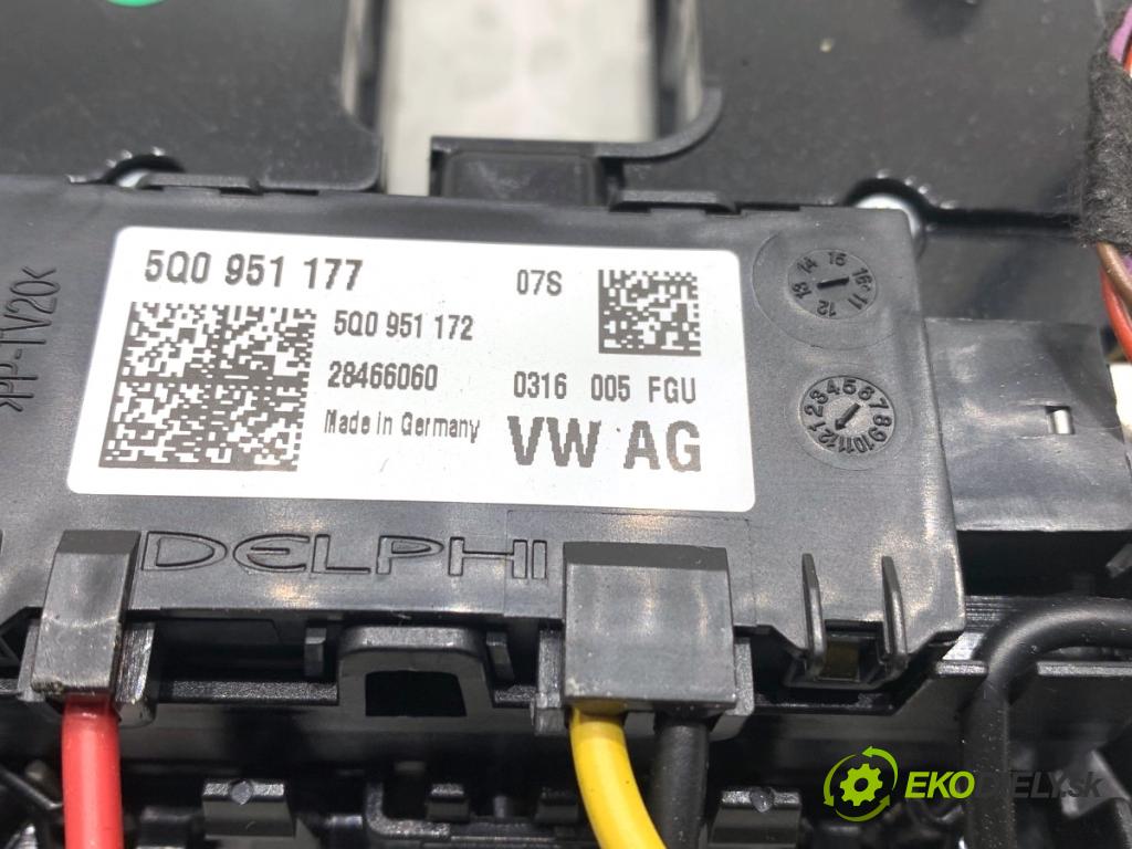 AUDI A5 F5 coupe 2017 140 kW 2.0 TDI 1968 Svetlo stropné 5Q0951177