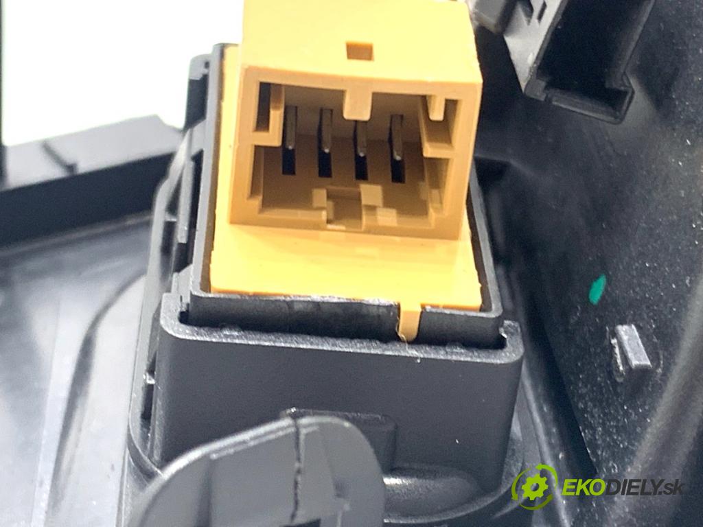 AUDI A5 F5 coupe 2017 140 kW 2.0 TDI 1968 Kľučka vnútorná ľavy predný 8W0837019A