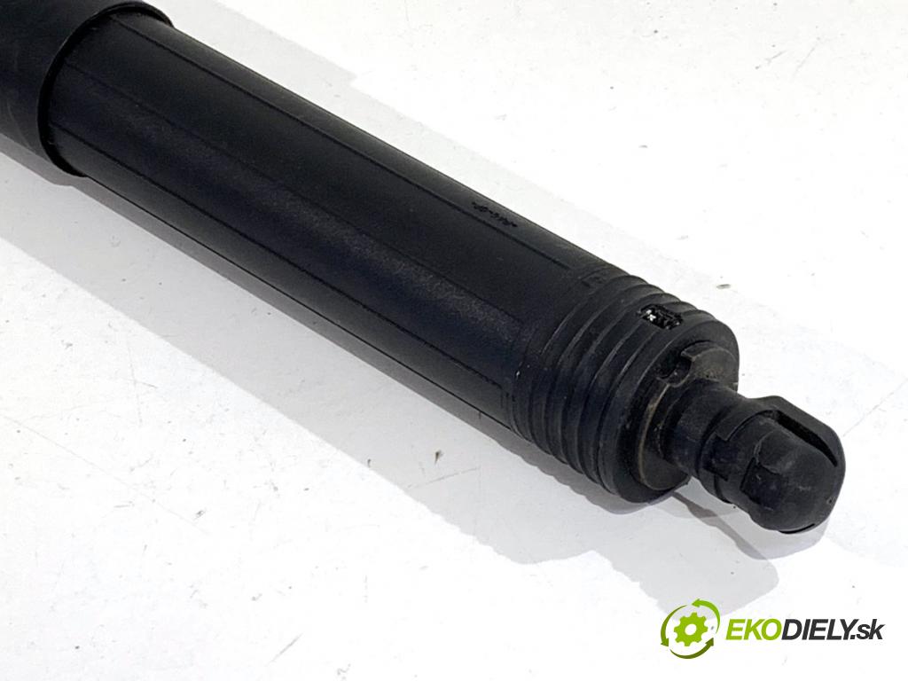 AUDI A5 F5 coupe 2017 140 kW 2.0 TDI 1968 teleskop Teleskop dveří pravý 8W8827851A