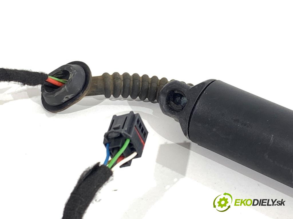 AUDI A5 F5 coupe 2017 140 kW 2.0 TDI 1968 teleskop Teleskop dveří pravý 8W8827851A