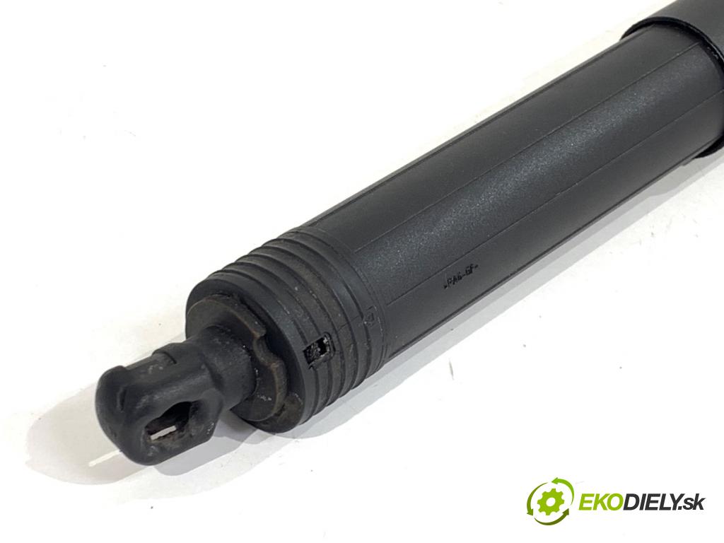 AUDI A5 F5 coupe 2017 140 kW 2.0 TDI 1968 teleskop Teleskop dveří levý 8W8827851A