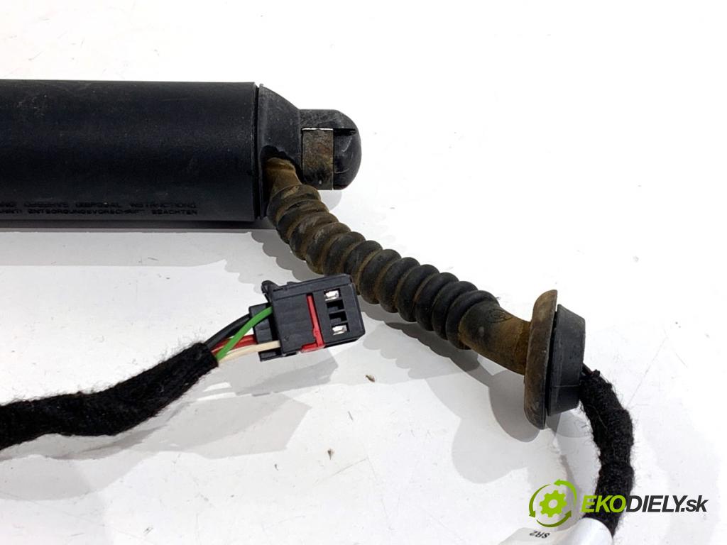 AUDI A5 F5 coupe 2017 140 kW 2.0 TDI 1968 teleskop Teleskop dveří levý 8W8827851A