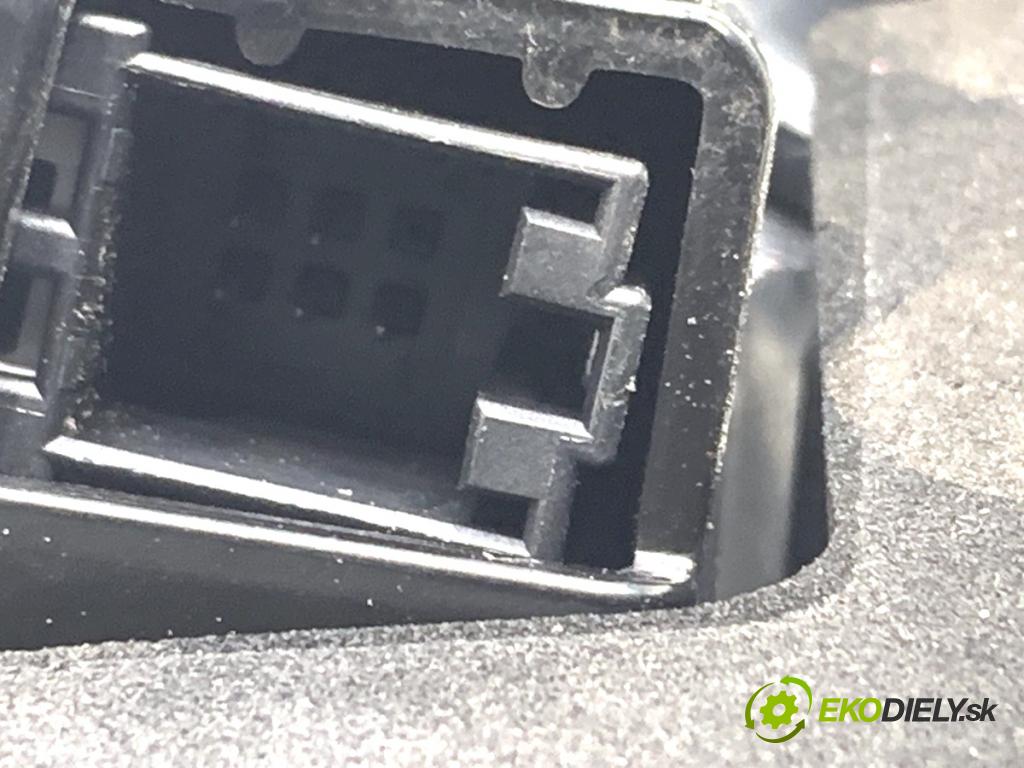 AUDI A5 F5 coupe 2017 140 kW 2.0 TDI 1968 světlo zadní část pravá vnitřní 8W6945094 (Klika dveří ostatní)