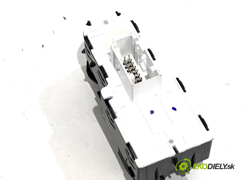 OPEL CROSSLAND SUV 2024 81 kW 1.2 (75) 1199 přepínač oken 39089070 (Páčky pod volantem)