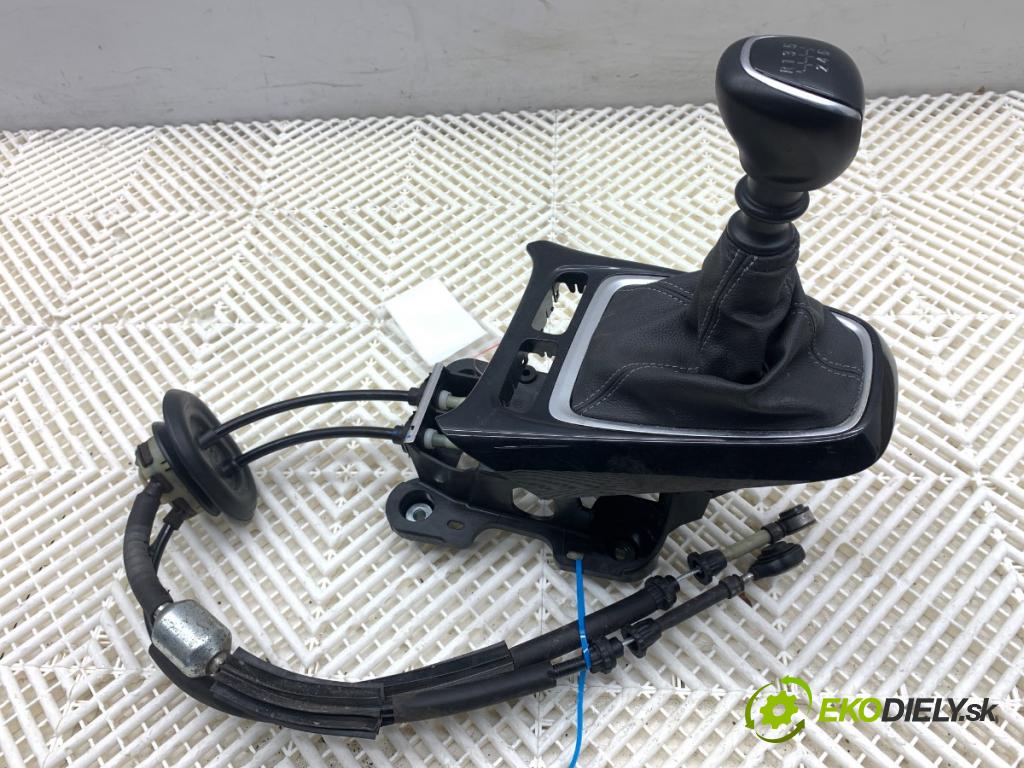 OPEL CROSSLAND SUV 2024 81 kW 1.2 (75) 1199 kulisa  (Řadicí páka (kulisa) )