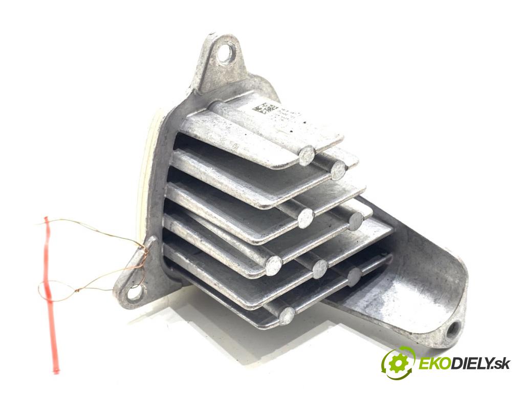 OPEL CROSSLAND SUV 2024 81 kW 1.2 (75) 1199 Svetlo DRL: pravy predný 90181487