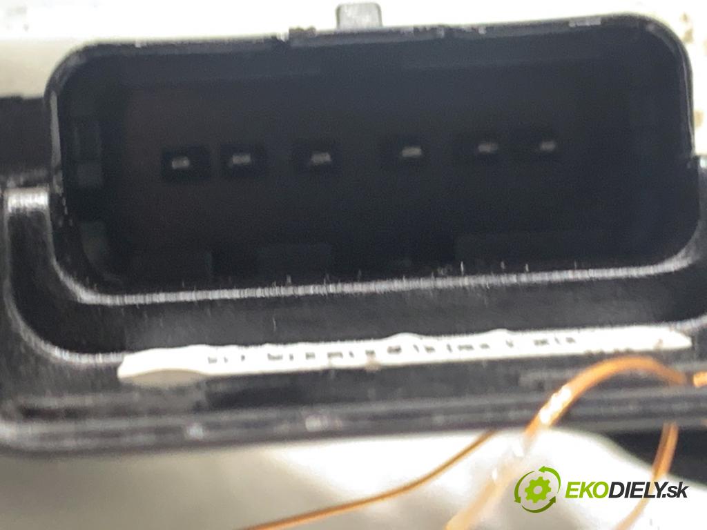 OPEL CROSSLAND SUV 2024 81 kW 1.2 (75) 1199 zámok dveře pravý zadní část PSA267100