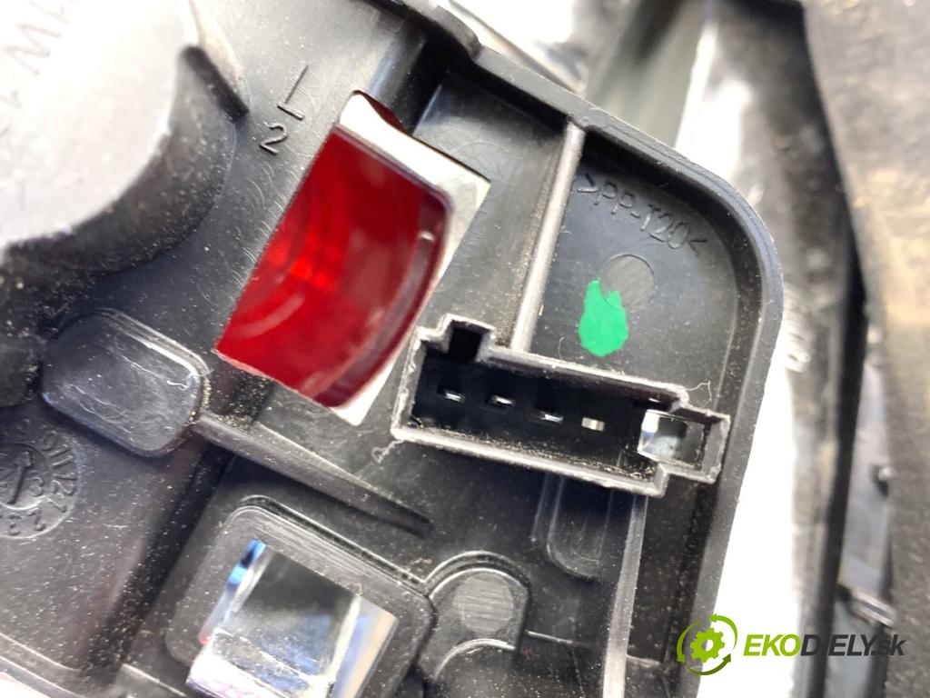 OPEL CROSSLAND SUV 2024 81 kW 1.2 (75) 1199 Svetlo zad ľavá strana vnútorná 39235953 (Kľučka dverí ostatné)