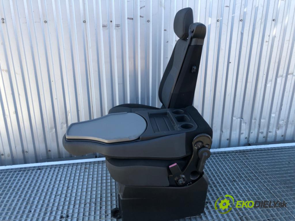 RENAULT MASTER III Autobus 2019 125 kW 2.3 dCi 170 FWD (JV0L) 2298 sedadlo pravý přední část