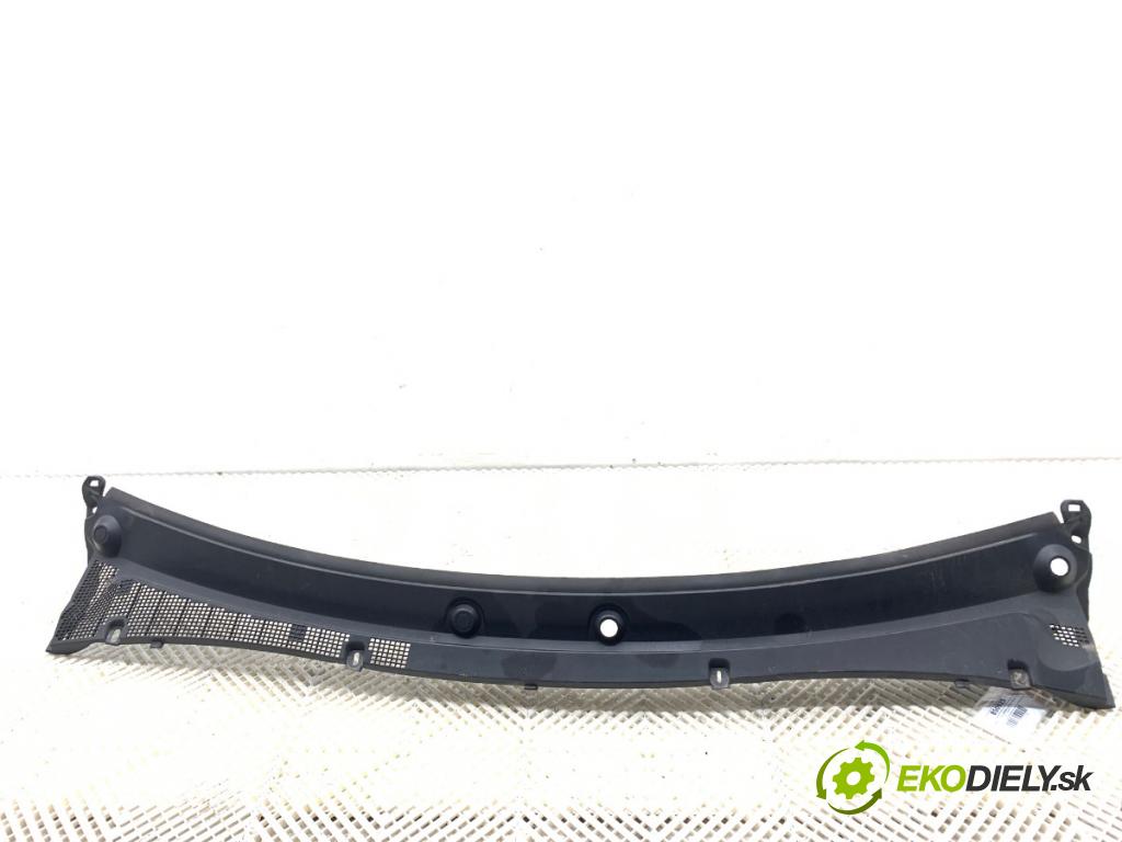 RENAULT MASTER III Autobus 2019 125 kW 2.3 dCi 170 FWD (JV0L) 2298 torpédo plast pod čelní okno 668110010R (Plast pod čelním sklem)