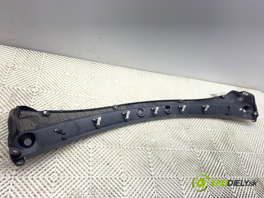 RENAULT MASTER III Autobus 2019 125 kW 2.3 dCi 170 FWD (JV0L) 2298 torpédo plast pod čelní okno 668110010R (Plast pod čelním sklem)