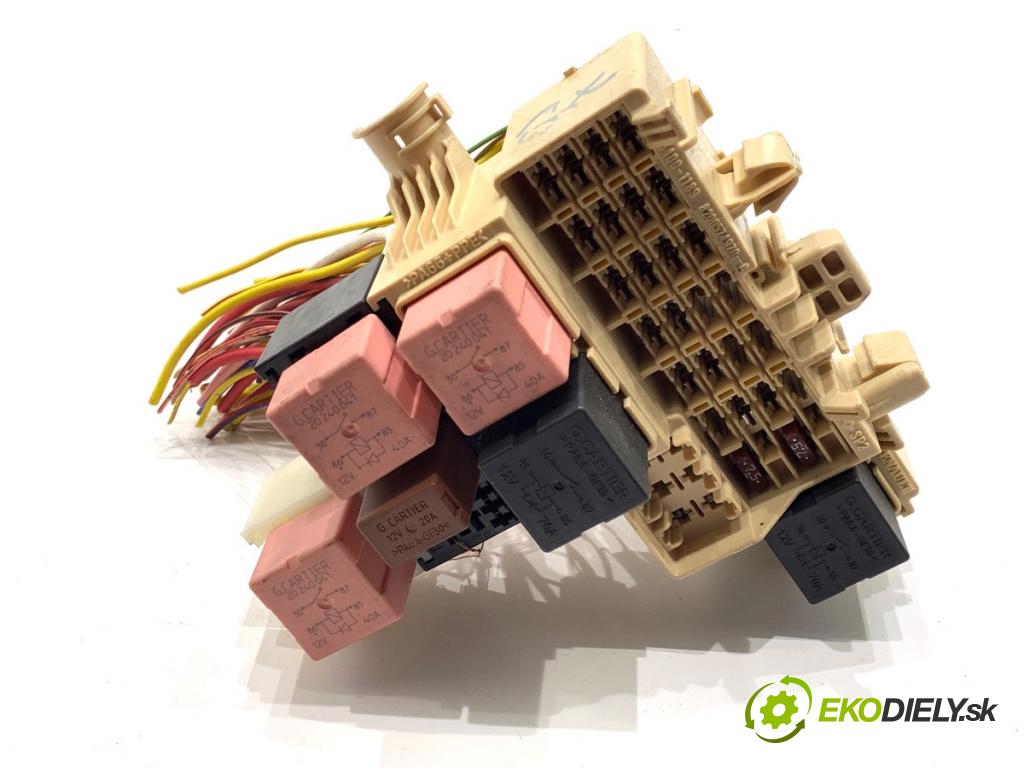 RENAULT MASTER III Autobus 2019 125 kW 2.3 dCi 170 FWD (JV0L) 2298 skříňka poistková 8200574970C (Pojistková skříňka)