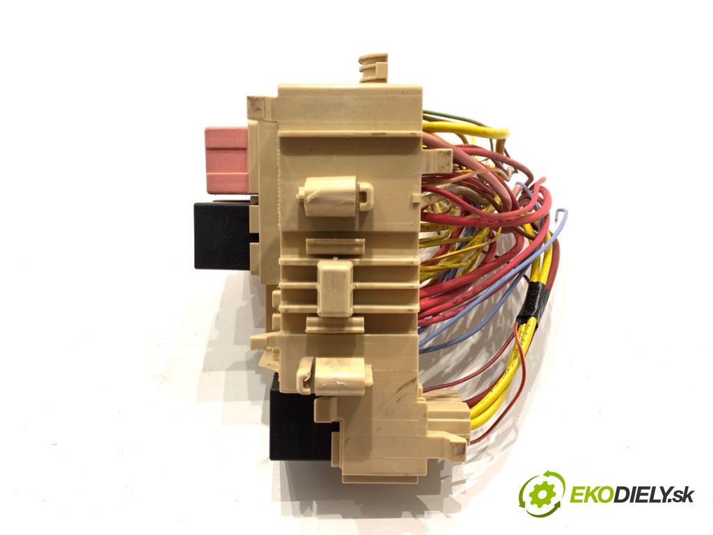 RENAULT MASTER III Autobus 2019 125 kW 2.3 dCi 170 FWD (JV0L) 2298 skříňka poistková 8200574970C (Pojistková skříňka)