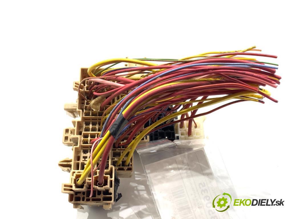 RENAULT MASTER III Autobus 2019 125 kW 2.3 dCi 170 FWD (JV0L) 2298 skříňka poistková 8200574970C (Pojistková skříňka)