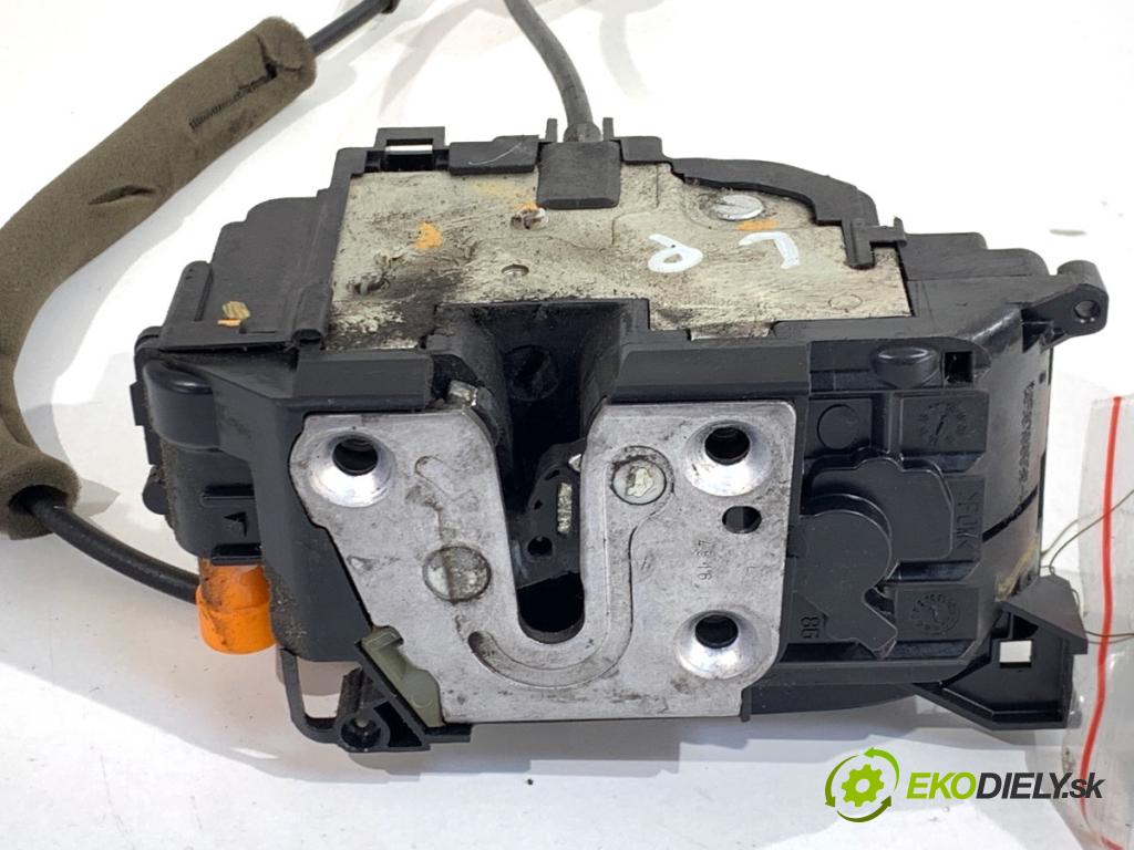 RENAULT MASTER III Autobus 2019 125 kW 2.3 dCi 170 FWD (JV0L) 2298 zámok Dvere ľavy predný 805030009R