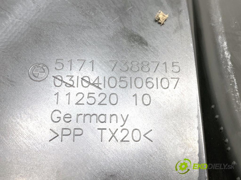 BMW G31 Kombi 2020 140 kW 520 d 1995 clona Lišta torpédo levá strana 7388715