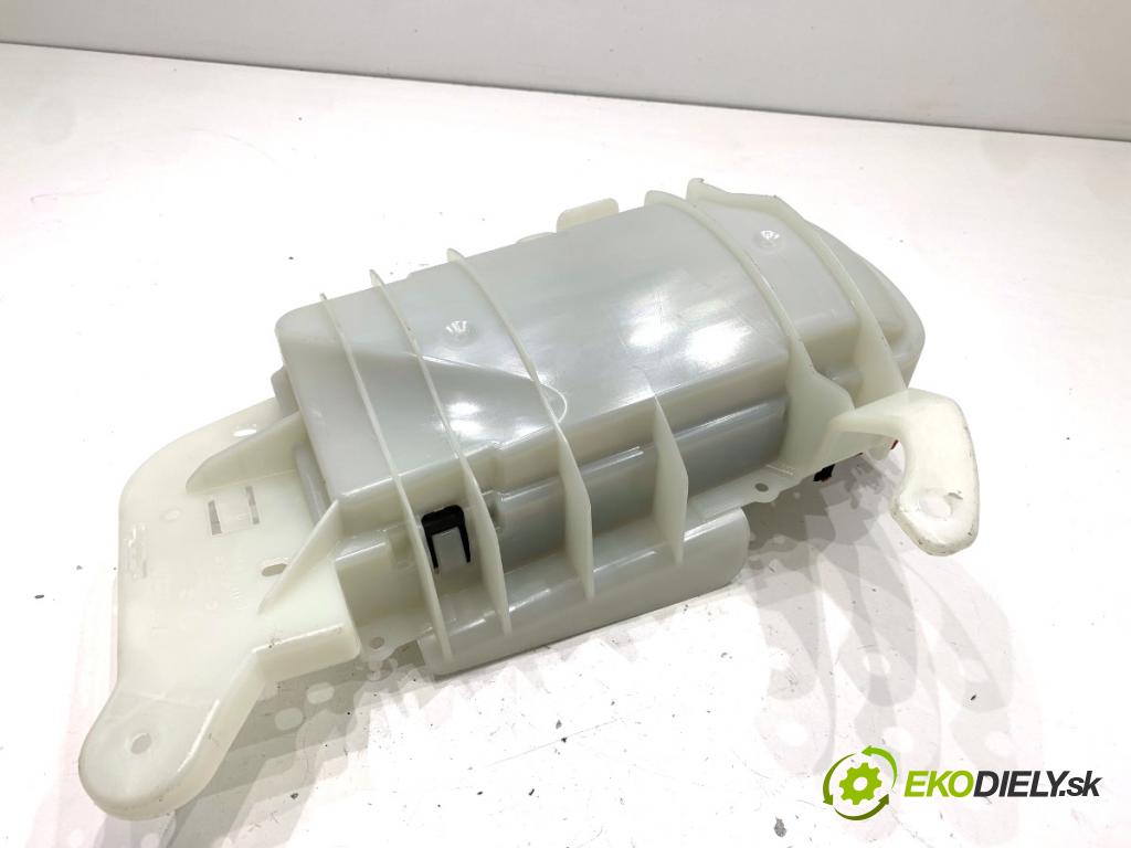 BMW G31 Kombi 2020 140 kW 520 d 1995 Skrinka poistková 8713127 (Poistková skrinka)