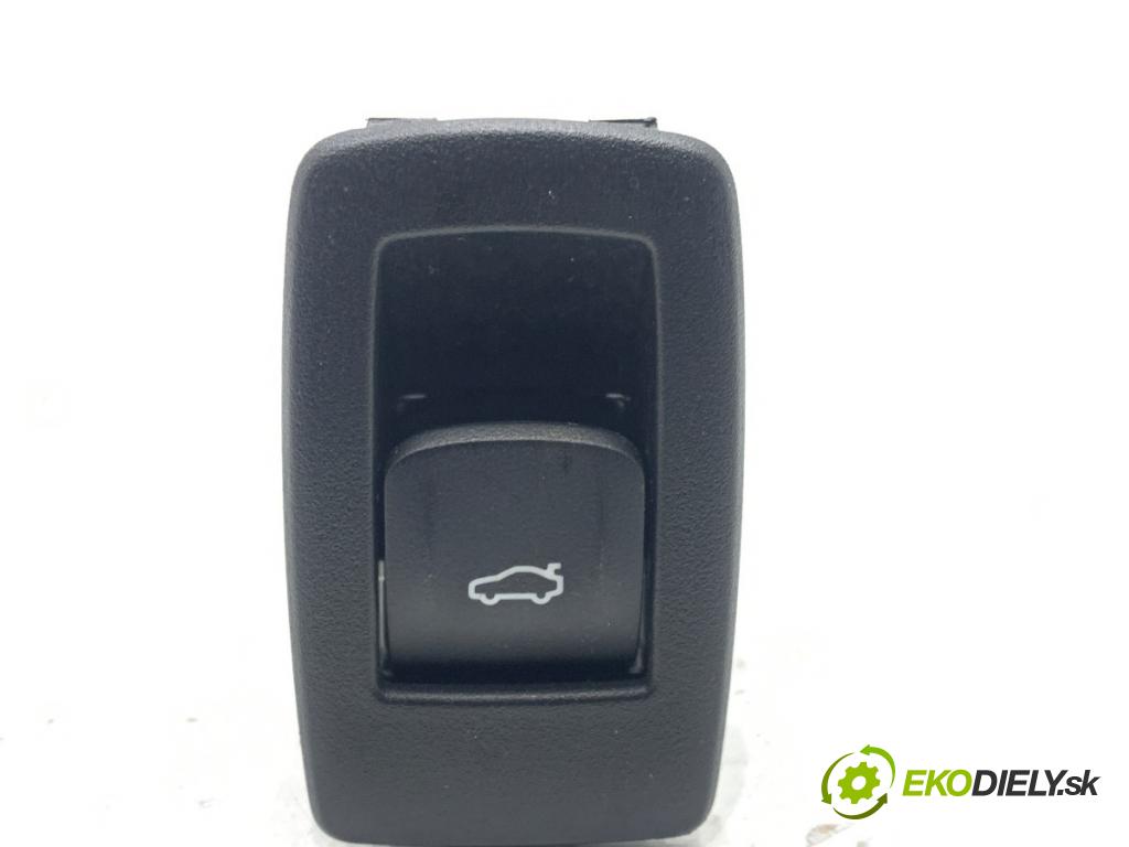 BMW G31 Kombi 2020 140 kW 520 d 1995 vypínač otvárania dverí 9327029