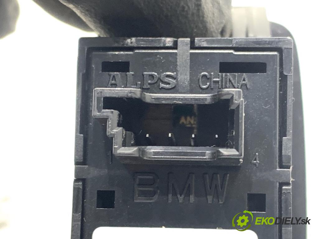 BMW G31 Kombi 2020 140 kW 520 d 1995 vypínač otvárania dverí 9327029