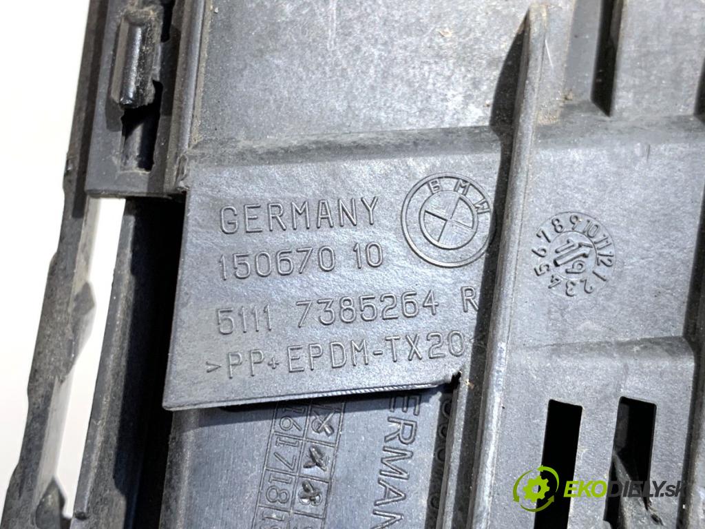 BMW G31 Kombi 2020 140 kW 520 d 1995 Mriežky nárazníka pravy predný 7385264