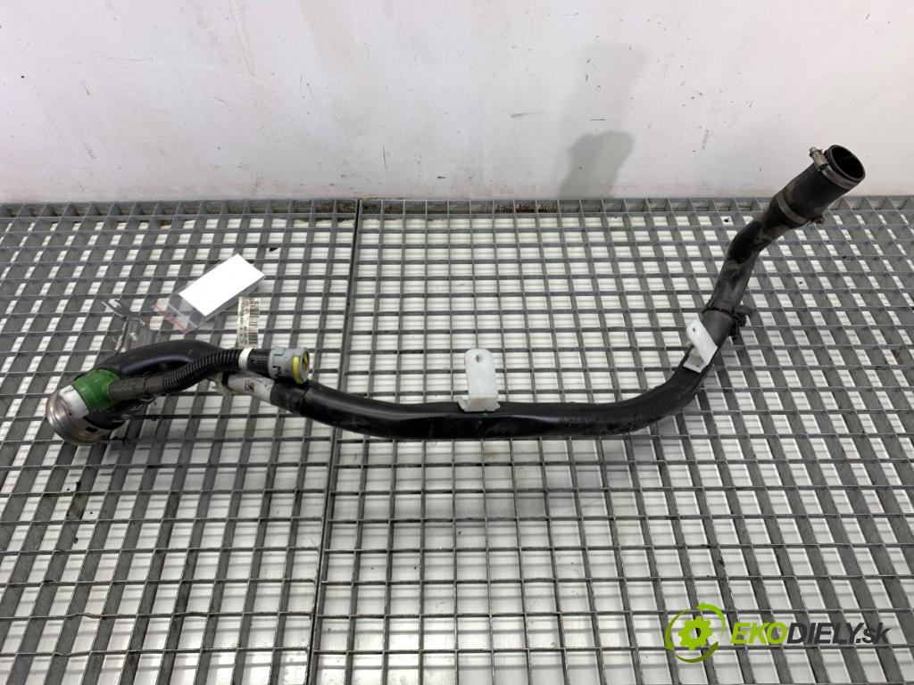 BMW G31 Kombi 2020 140 kW 520 d 1995 Rúra nádrže paliva 