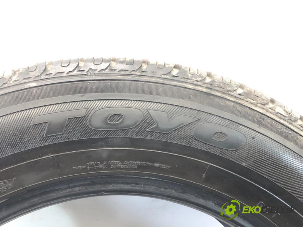 --- --- PNEUMATIKY: zima 2X 215/65 17" TOYO