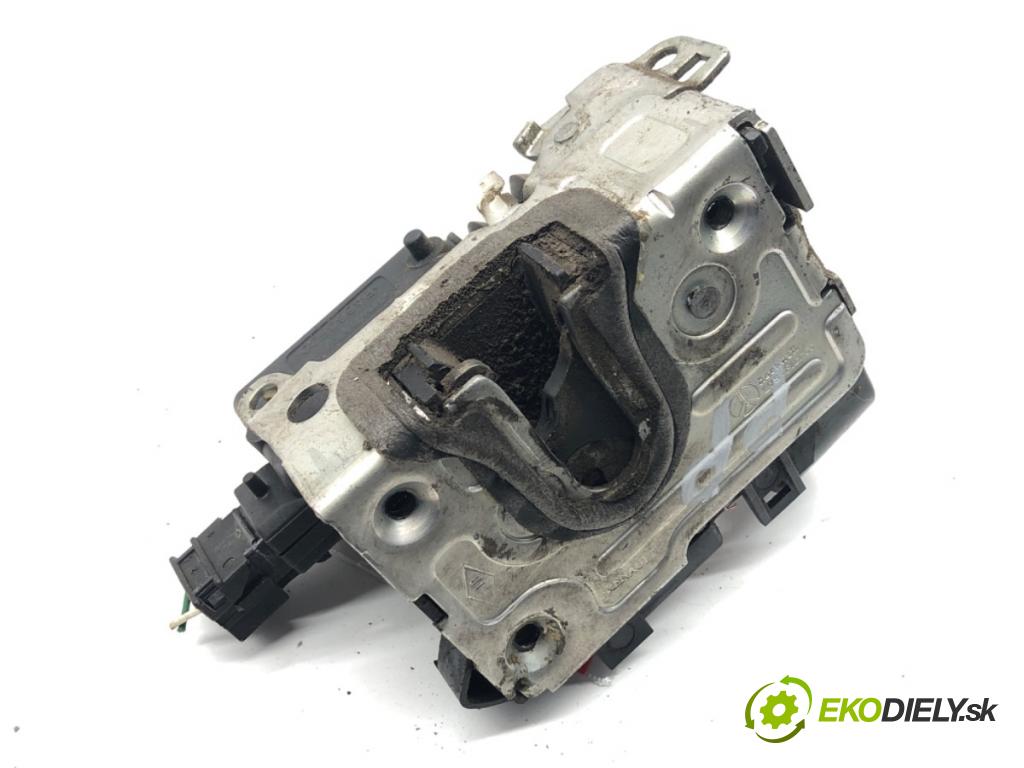 DACIA DUSTER SUV 2011 66 kW 1.5 dCi (HSAJ) 1461 zámok Dvere pravy predný 